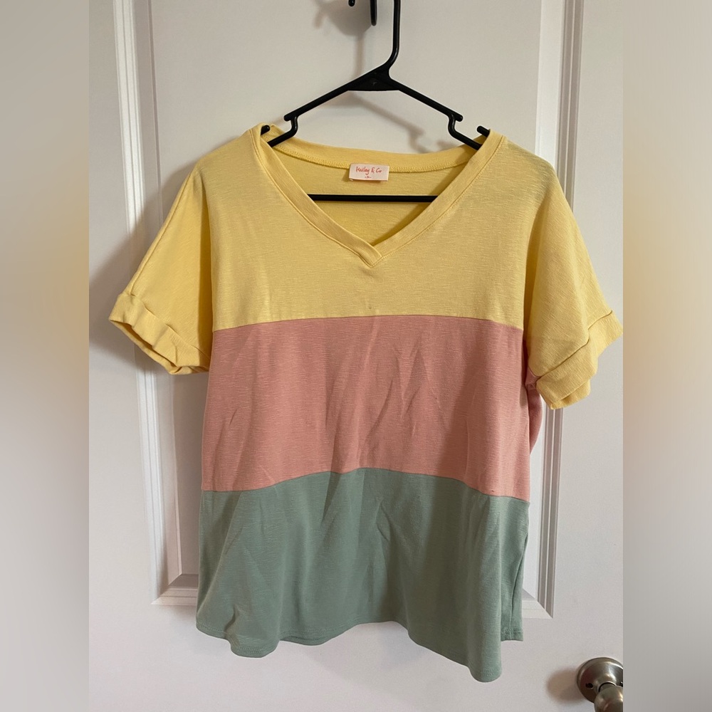 Multicolor shirt sleeve top